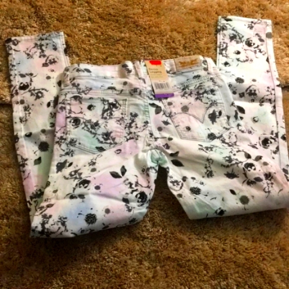 LEVI'S NEW GIRL PANTS